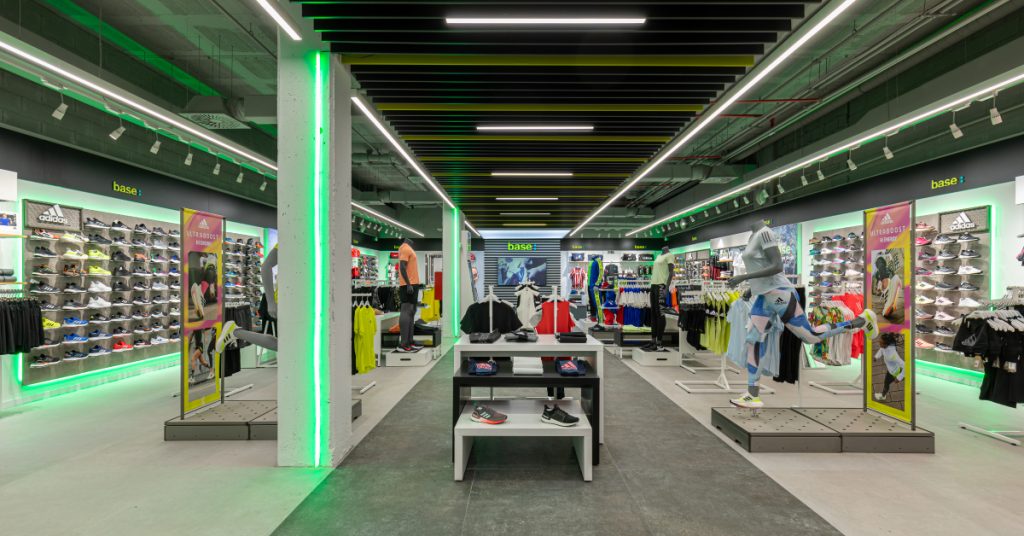 Piket sap slaaf How to redesign your multi-brand sports shop to become a benchmark in the  sector. - HMY