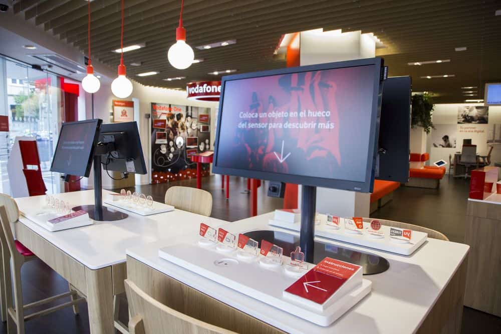 Vodafone Madrid store digital wall Telecom